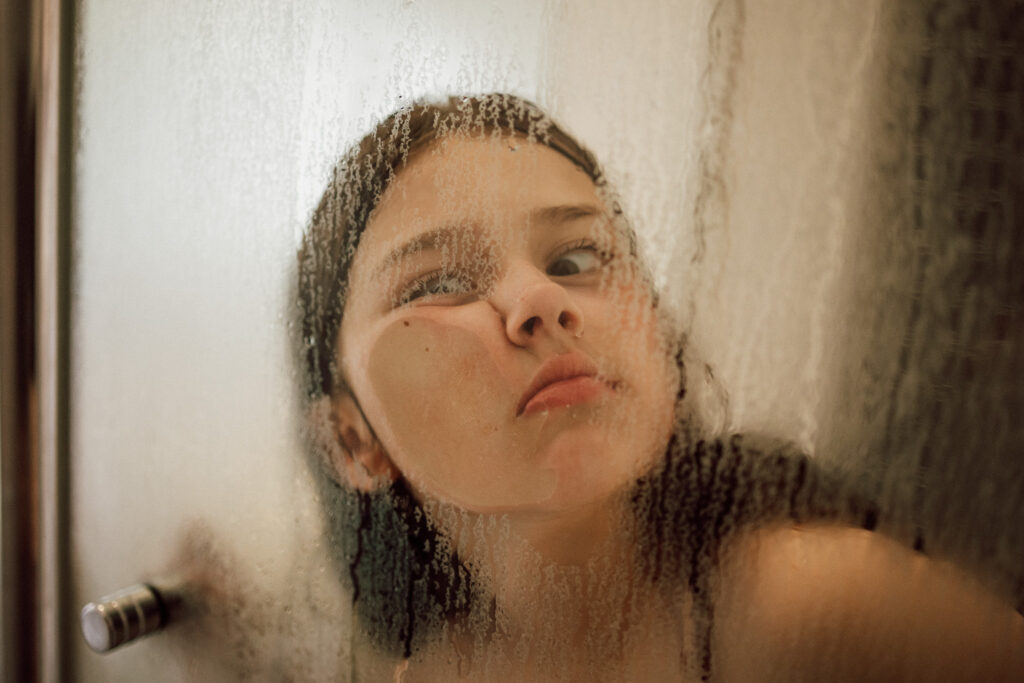Family Lifestyle Photography: Child pressing face against show glass.